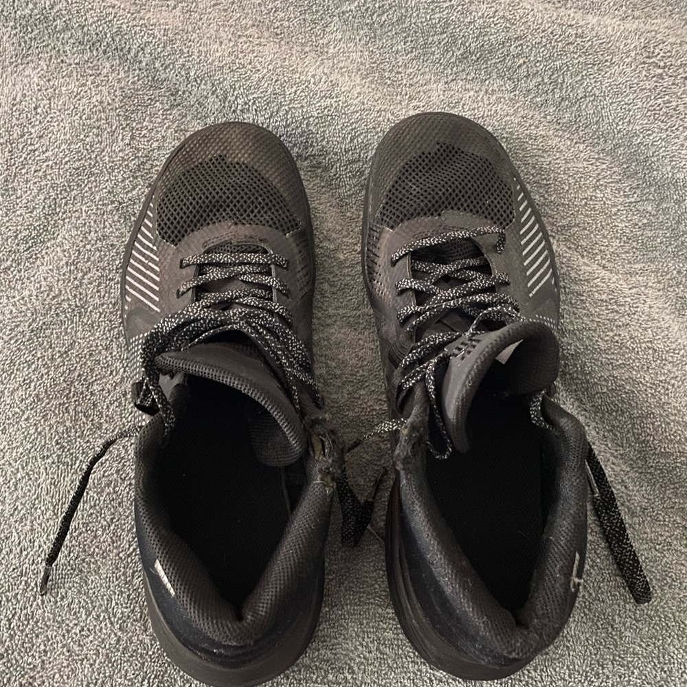 Stylish Black Athletic Shoes for Men